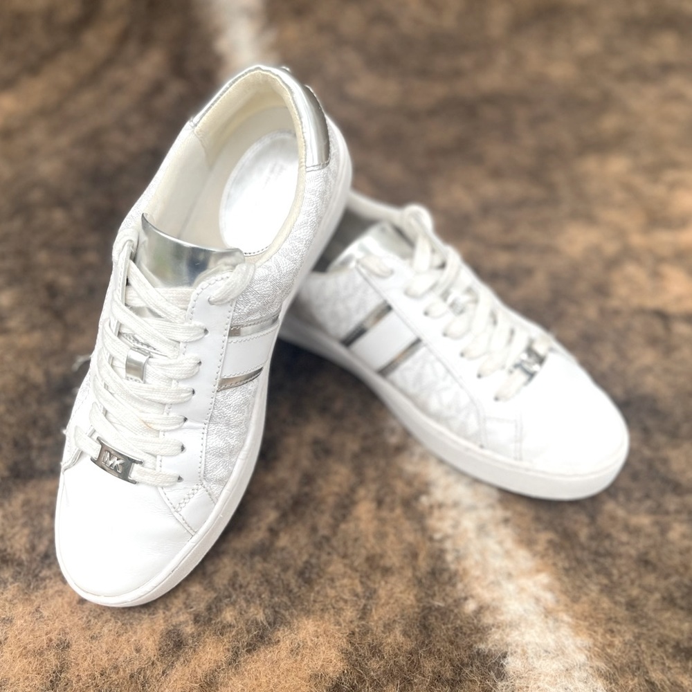 Michael Kors Irving Strip Lace Up sneaker Size 8 Silver White